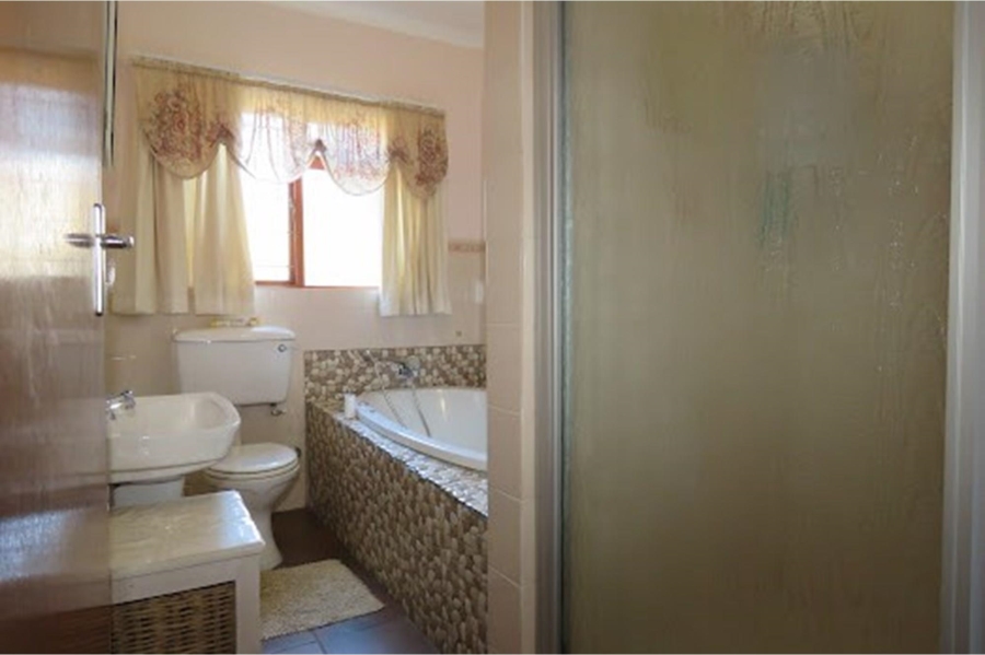 4 Bedroom Property for Sale in Palmiet Western Cape